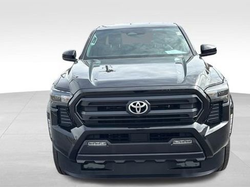 Used 2025 Toyota Tacoma SR5 AWD/4WD image 7