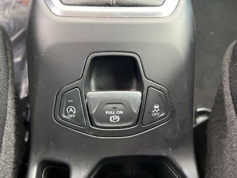 Used 2023 Jeep Renegade Latitude image 24