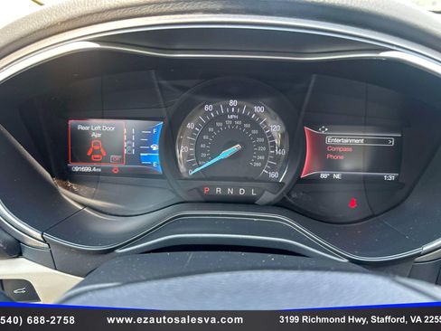 Used 2019 Ford Fusion SE FWD image 19