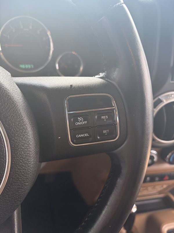 Used 2011 Jeep Wrangler Unlimited Rubicon w/ Connectivity Group AWD/4WD image 29
