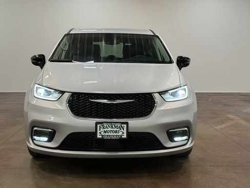 Used 2024 Chrysler Pacifica Touring-L image 29