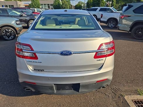 Used 2013 Ford Taurus SEL FWD image 4
