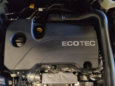 Used 2021 Chevrolet Equinox LT FWD image 30