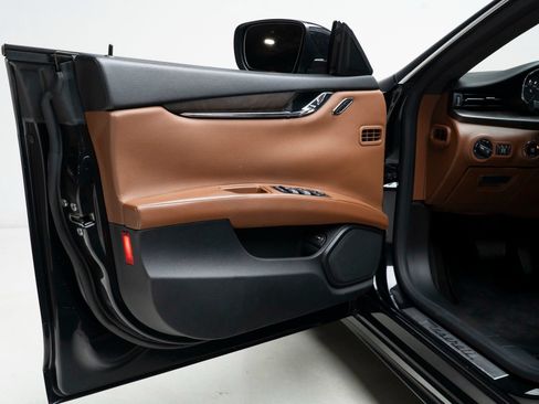 Used 2014 Maserati Quattroporte GTS RWD image 16