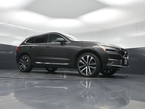 Used 2023 Volvo XC60 B5 Ultimate w/ Climate Package AWD/4WD image 2