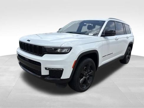 Used 2023 Jeep Grand Cherokee L Limited w/ Black Appearance Package AWD/4WD image 5