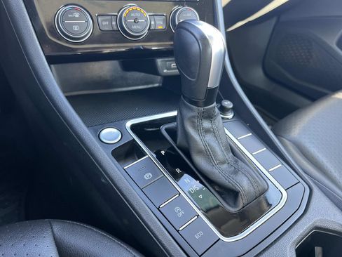 Certified 2020 Volkswagen Jetta SE image 16