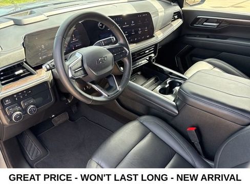 Used 2025 Chevrolet Suburban Z71 image 13