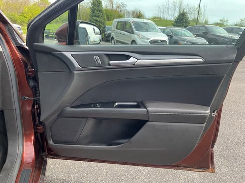 Used 2015 Ford Fusion SE FWD image 11