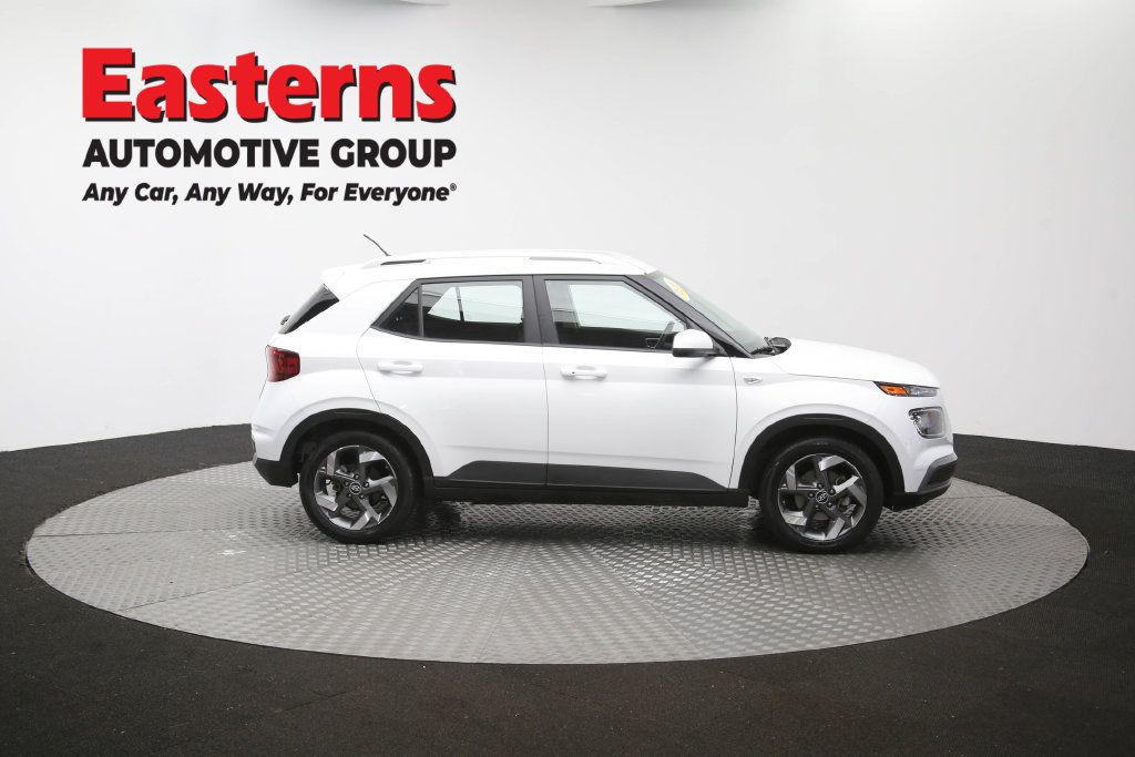 Used 2025 Hyundai Venue SEL FWD image 50