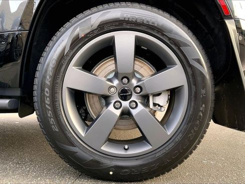 New 2026 Land Rover Defender 110 X-Dynamic SE image 17