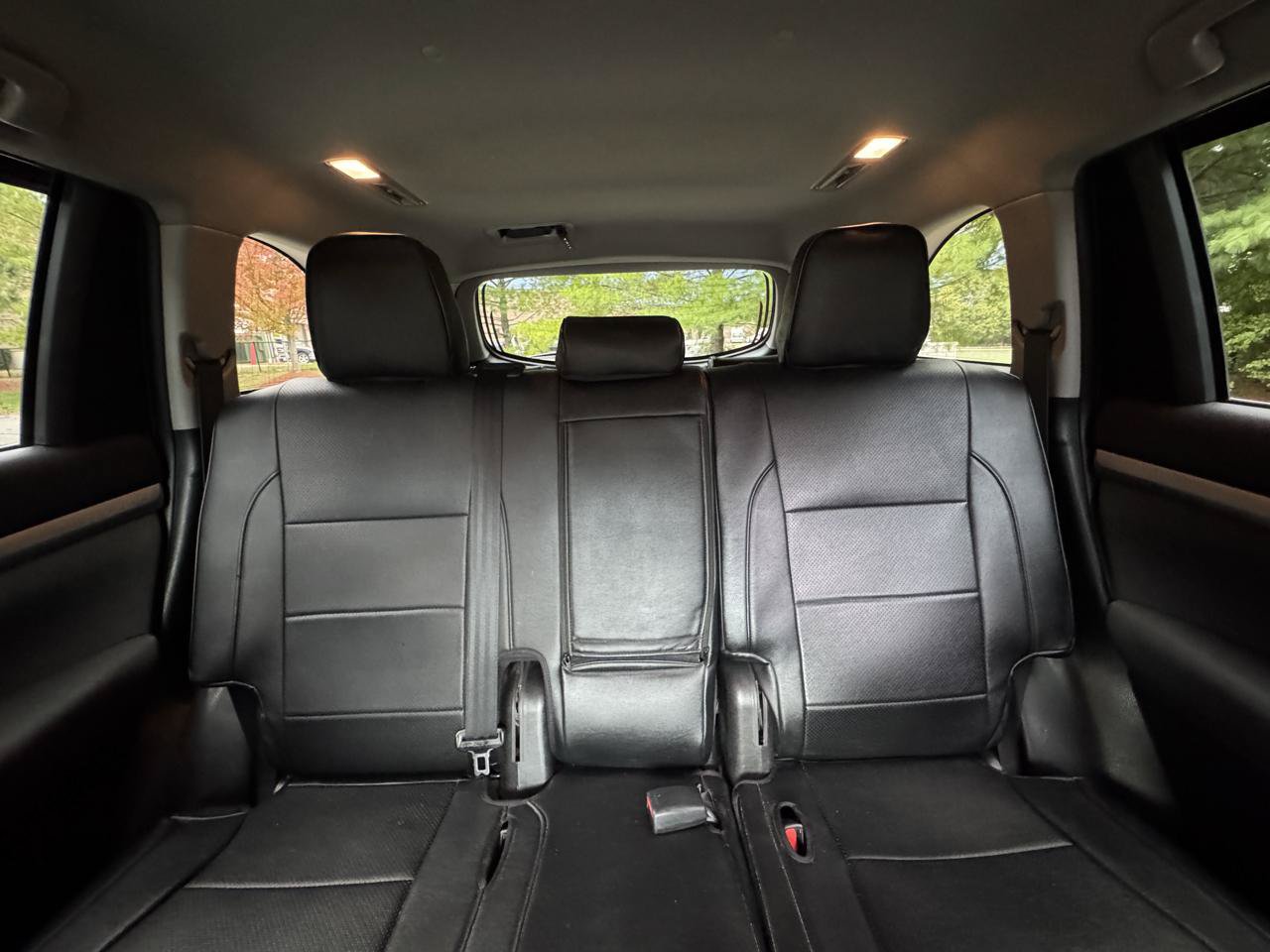 Used 2019 Toyota Highlander LE AWD/4WD image 14