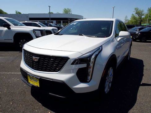 Certified 2022 Cadillac XT4 Luxury w/ Cold Weather Package AWD/4WD image 1