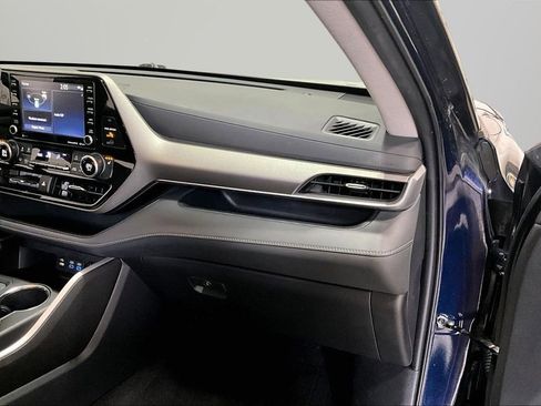 Used 2022 Toyota Highlander XLE image 27