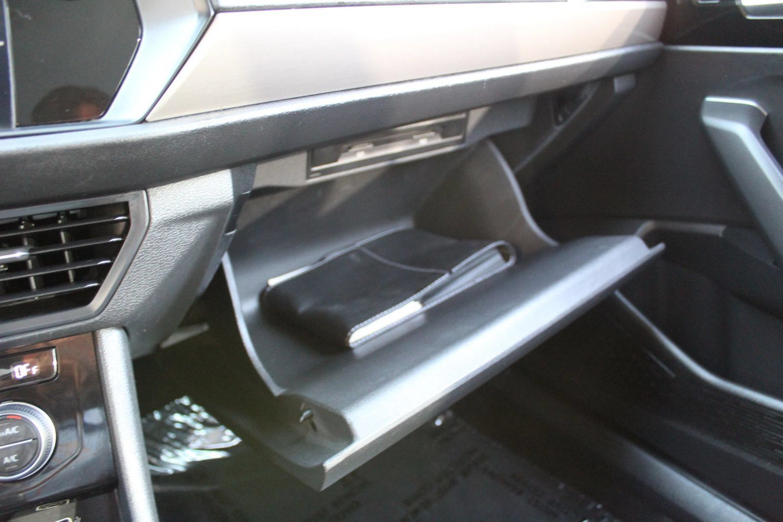 Used 2019 Volkswagen Jetta SEL Premium FWD image 20