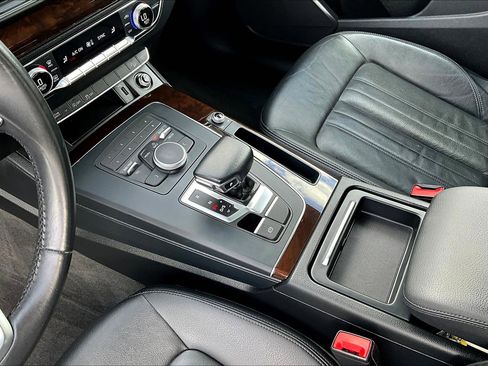 Used 2019 Audi Q5 2.0T Premium w/ Convenience Package image 13