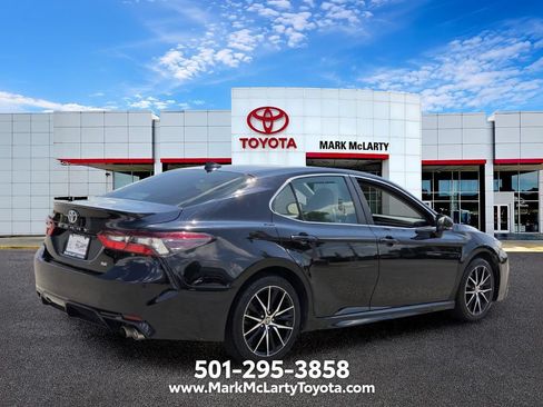 Used 2024 Toyota Camry SE FWD image 5
