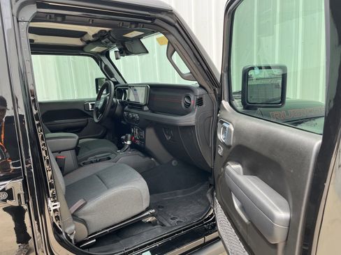 Used 2024 Jeep Wrangler Unlimited Rubicon w/ Technology Group AWD/4WD image 16
