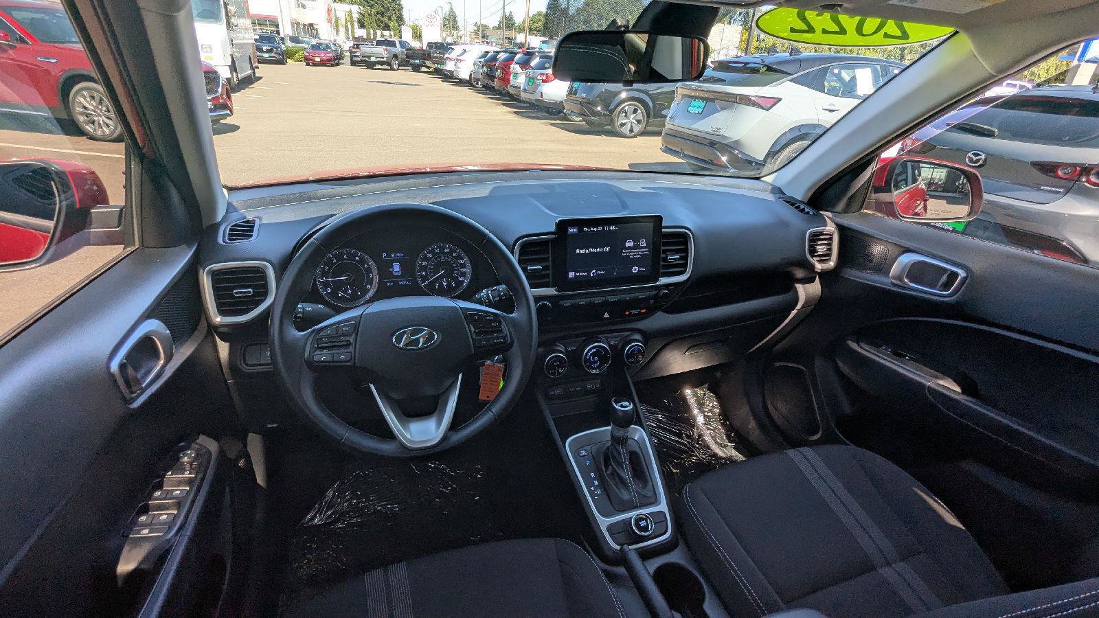 Used 2022 Hyundai Venue SEL FWD image 16