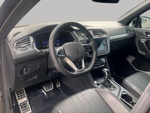 Used 2023 Volkswagen Tiguan SE R-Line FWD image 18