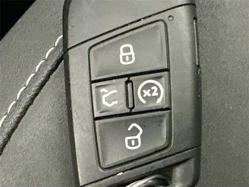 Used 2024 Volkswagen Taos SE image 17