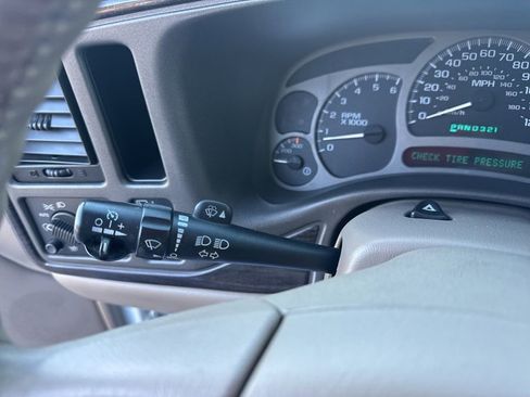 Used 2004 GMC Yukon XL Denali image 16