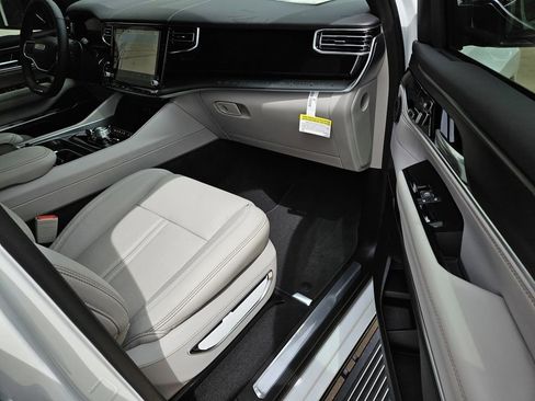 New 2026 Jeep Grand Wagoneer Summit AWD/4WD image 9