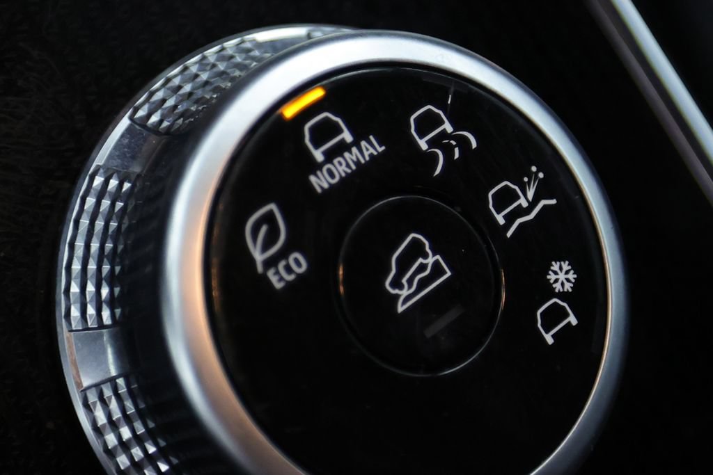 Used 2024 Mitsubishi Outlander SE Black Edition FWD image 31
