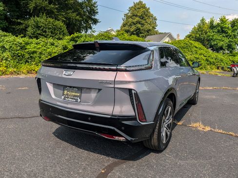Used 2024 Cadillac Lyriq Luxury AWD/4WD image 5