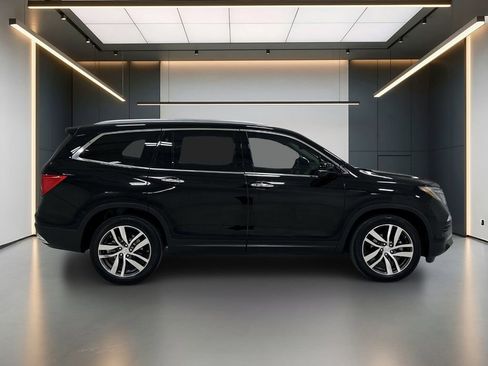 Used 2017 Honda Pilot Elite image 6