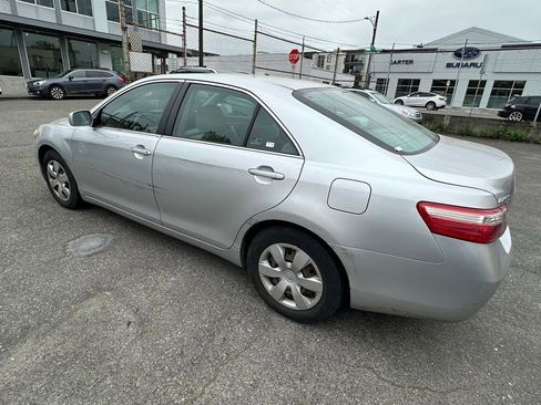 Used 2009 Toyota Camry LE FWD image 4