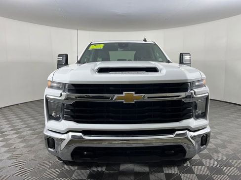 Used 2024 Chevrolet Silverado 2500 LT w/ Convenience Package image 2
