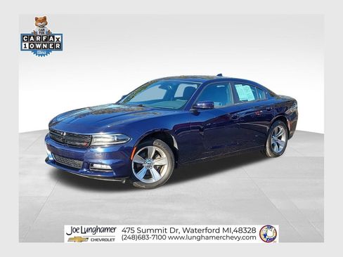 Used 2015 Dodge Charger SXT image 1