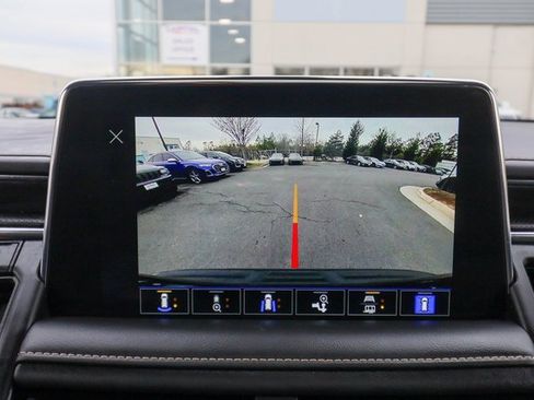 Used 2022 GMC Yukon SLT w/ SLT Premium Package image 16