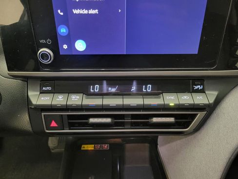 Used 2025 Toyota Camry LE image 31