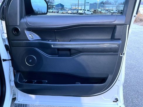 Used 2022 Ford Expedition Max Limited image 18