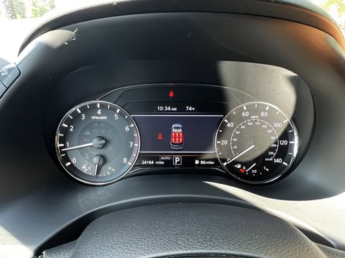 Used 2024 INFINITI QX80 Sensory image 22