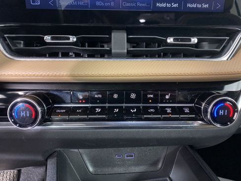 Used 2025 Chevrolet Equinox ACTIV w/ Safety and Technology Package image 18