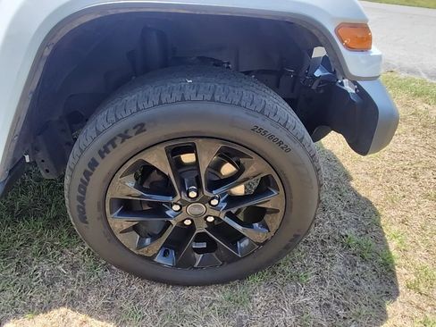 Certified 2024 Jeep Wrangler Unlimited Sahara w/ Technology Group AWD/4WD image 32