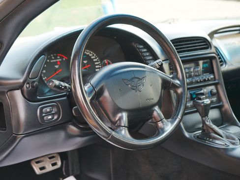Used 1997 Chevrolet Corvette Coupe w/ Memory Pkg RWD image 13