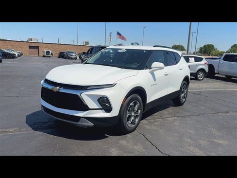 Used 2025 Chevrolet Blazer LT w/ Convenience Package AWD/4WD image 4