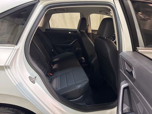 Certified 2024 Volkswagen Jetta SE image 32