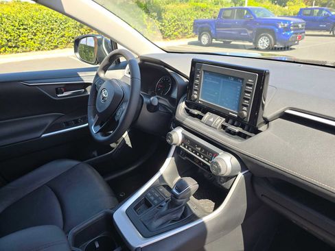 Used 2022 Toyota RAV4 XLE Premium image 19