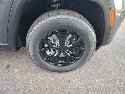 New 2025 Jeep Grand Cherokee L Altitude image 13