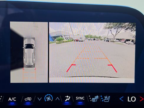New 2026 Chevrolet Traverse High Country FWD image 28