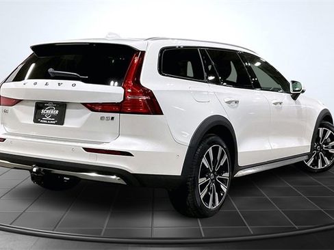 Certified 2024 Volvo V60 B5 Cross Country Ultimate w/ Protection Package Premier image 3