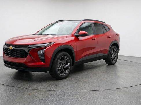 Used 2025 Chevrolet Trax LT w/ LT Convenience Package FWD image 3