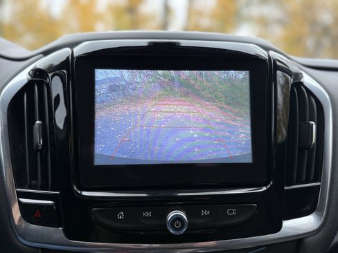 Used 2019 Chevrolet Traverse LT image 3