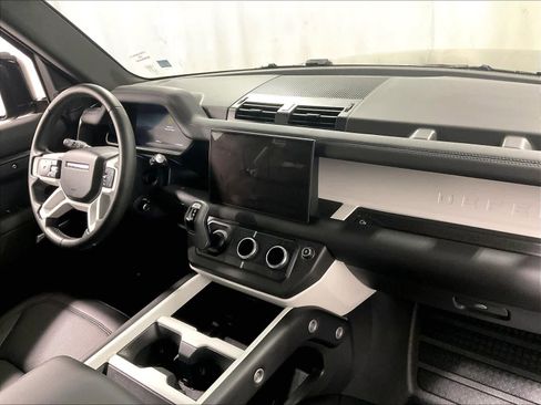 Used 2025 Land Rover Defender 110 S image 14