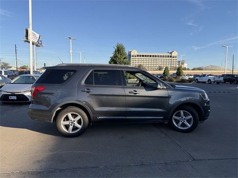 Used 2018 Ford Explorer XLT w/ Equipment Group 202A image 4